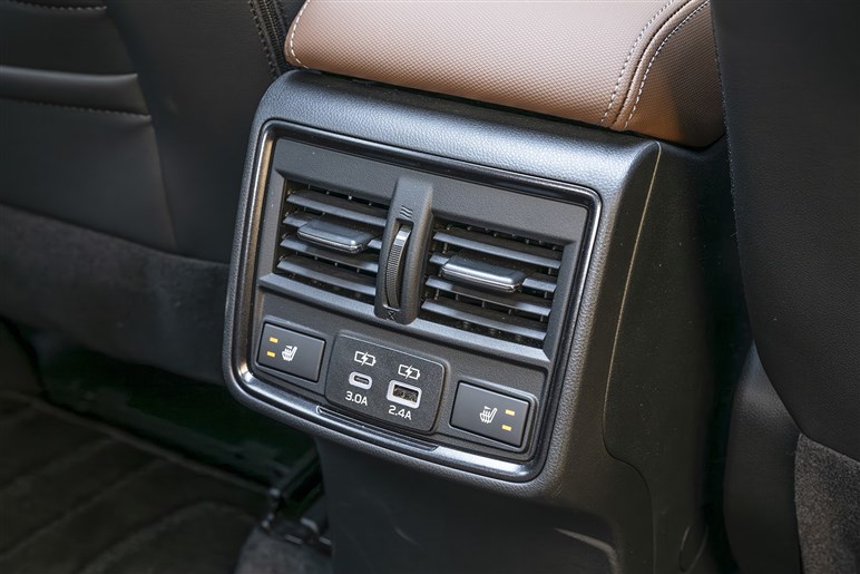 【デビューから約3ヶ月】新型「フォレスター」に特別仕様車登場。内外装にダークトーンを採用…価格は415万8000円から