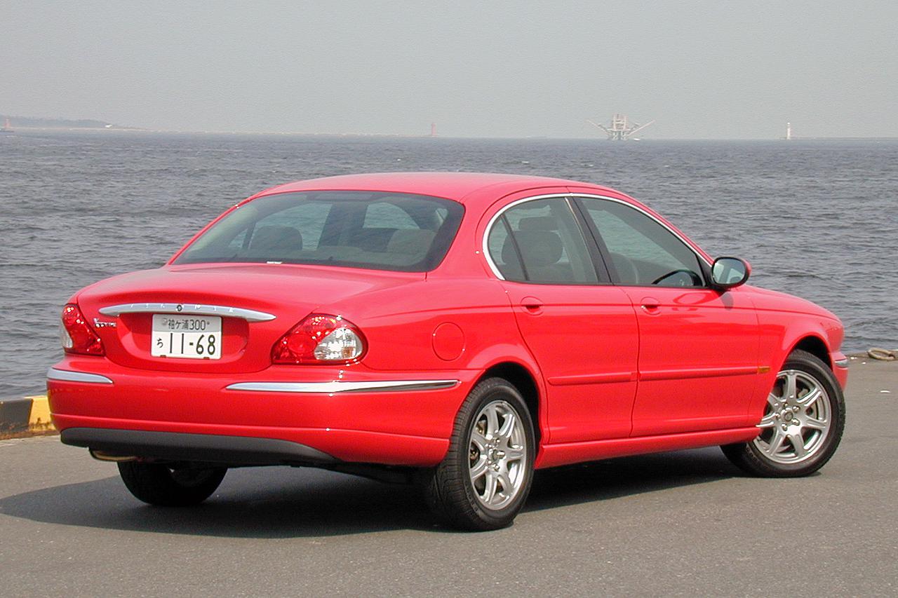 懐かしの輸入車 39 ジャガー Xタイプは2lを搭載してコストパフォーマンスにも優れた高級車となった Webモーターマガジン 自動車情報サイト 新車 中古車 Carview