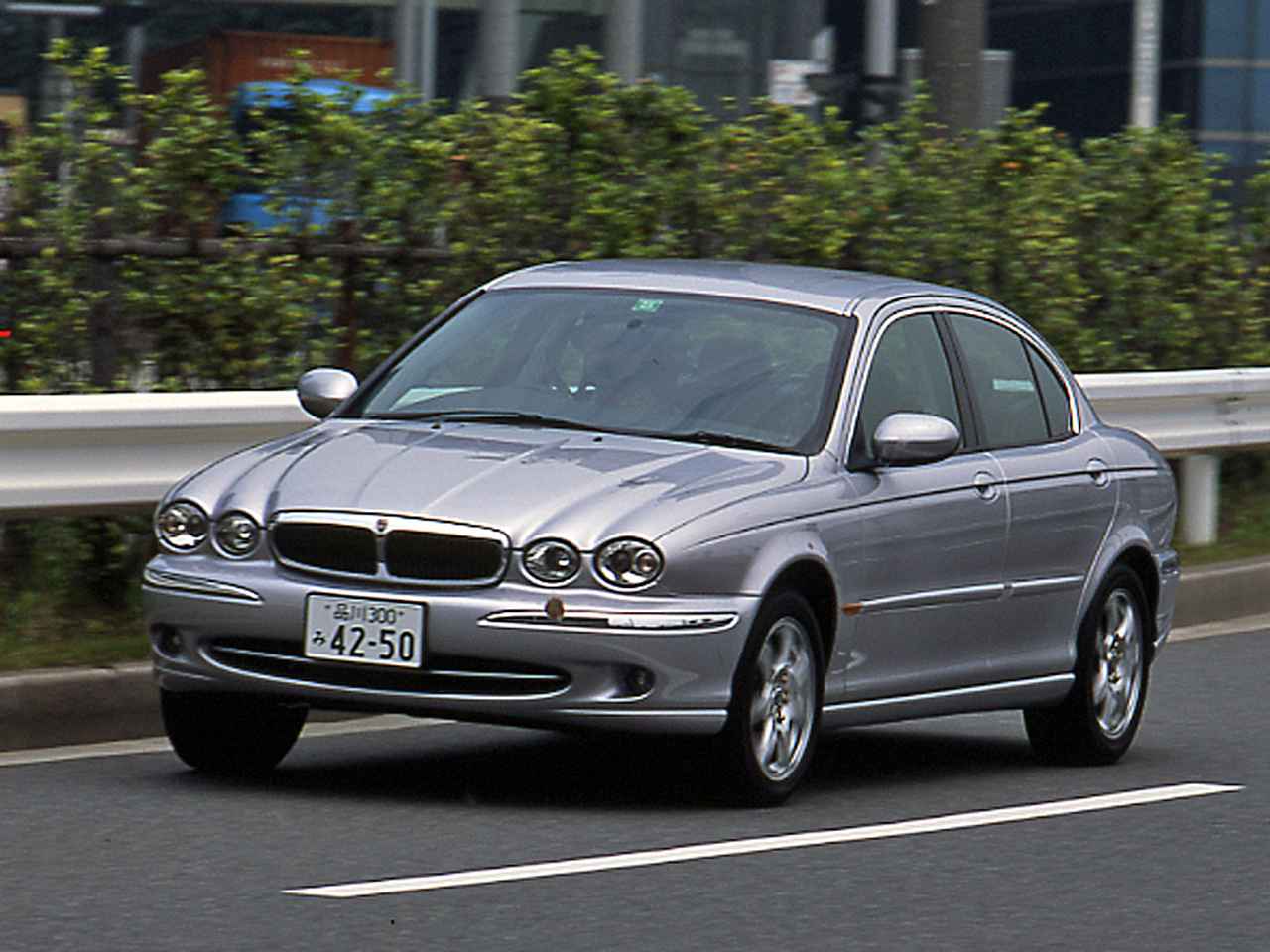 懐かしの輸入車 39 ジャガー Xタイプは2lを搭載してコストパフォーマンスにも優れた高級車となった Webモーターマガジン 自動車情報サイト 新車 中古車 Carview