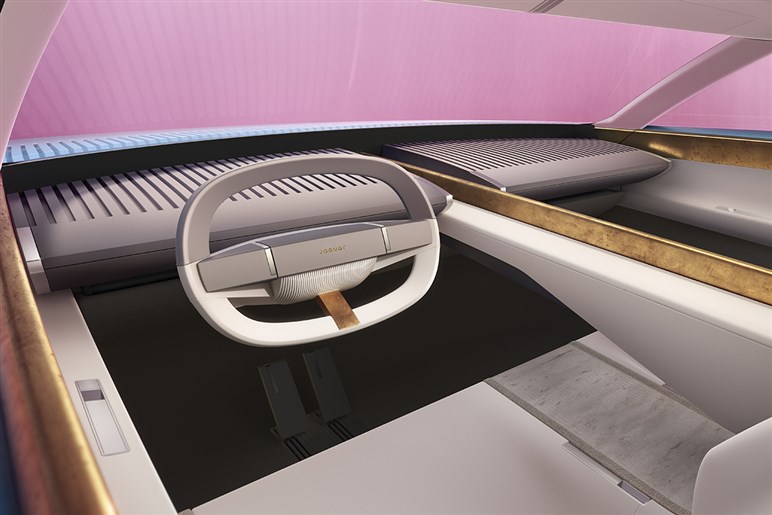 【航続800km＆全長5m超！】ジャガー最強の新型EVが開発進行中。ロールスやベントレーが覇権を握る“超高級市場”へ殴り込む