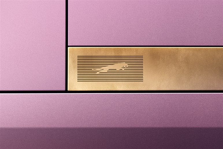 【航続800km＆全長5m超！】ジャガー最強の新型EVが開発進行中。ロールスやベントレーが覇権を握る“超高級市場”へ殴り込む