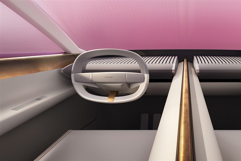 【航続800km＆全長5m超！】ジャガー最強の新型EVが開発進行中。ロールスやベントレーが覇権を握る“超高級市場”へ殴り込む