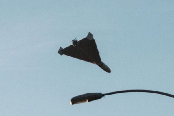 被弾したロシア軍の異形機が「地上に激突」 至近距離から“ガトリング銃”で撃墜される瞬間を捉えた映像が公開