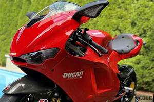 17年前の“MotoGPレプリカ”を米国オークションで発見 日本でも84台が限定発売され“スゲェ速いドゥカティ”「デスモセディチRR」とは