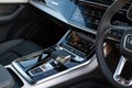 力強くスポーティーなオクタゴンシングルフレームグリルが印象的なアウディの7人乗りSUV「Audi Q7」