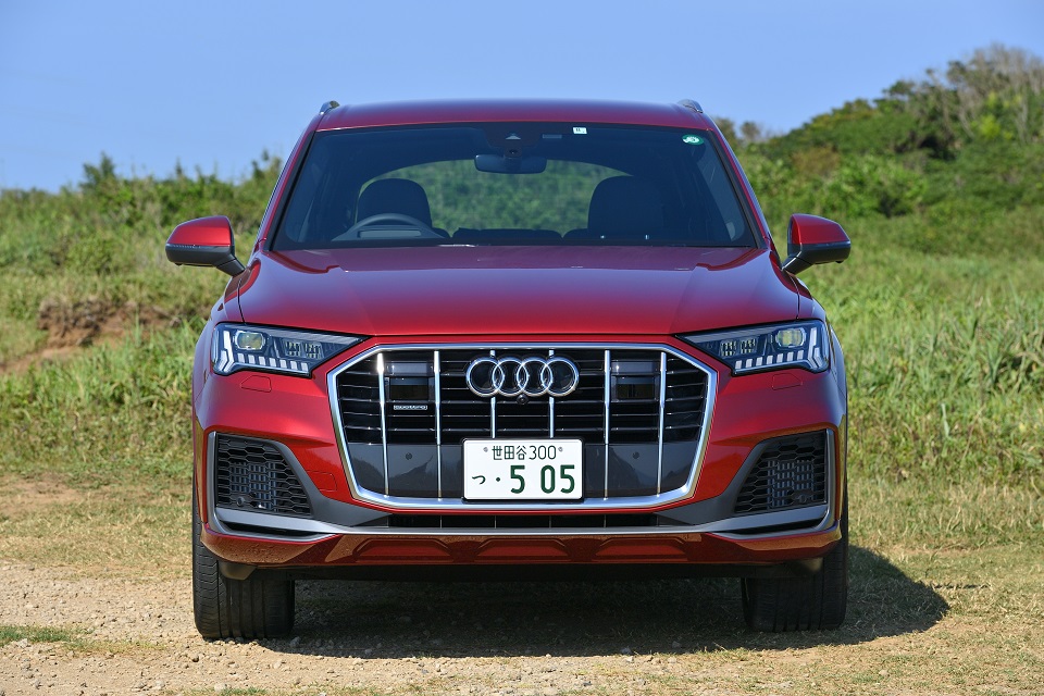 力強くスポーティーなオクタゴンシングルフレームグリルが印象的なアウディの7人乗りsuv Audi Q7 Dime 自動車情報サイト 新車 中古車 Carview