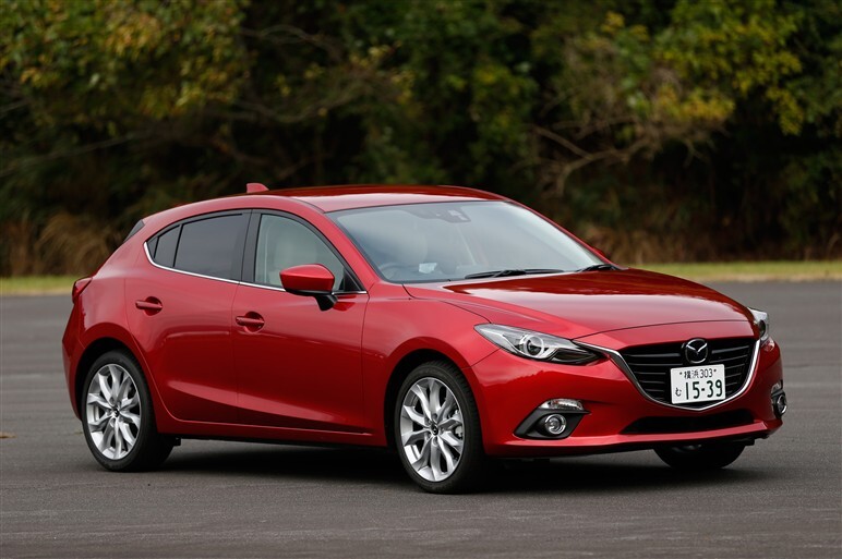 新型アクセラ、ハイブリッドとディーゼルも試乗