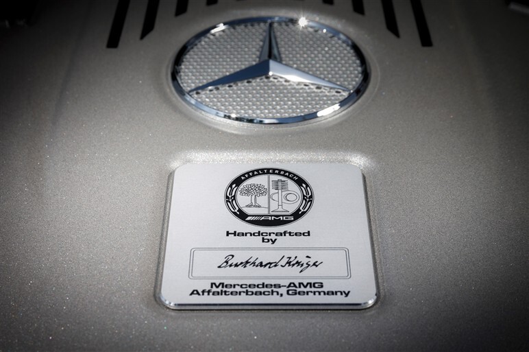 ベンツ唯一のV12エンジンを搭載、S65 AMG