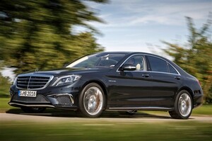 ベンツ唯一のV12エンジンを搭載、S65 AMG