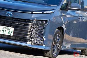 309万円で8人乗れちゃう！ トヨタ「最新3列シートミニバン」がスゴイ！ 全長4.7m手頃サイズに「所有欲満たす充実カスタム」×「電動スライドドア」が魅力！ 「ヴォクシー」ってどんなクルマ？