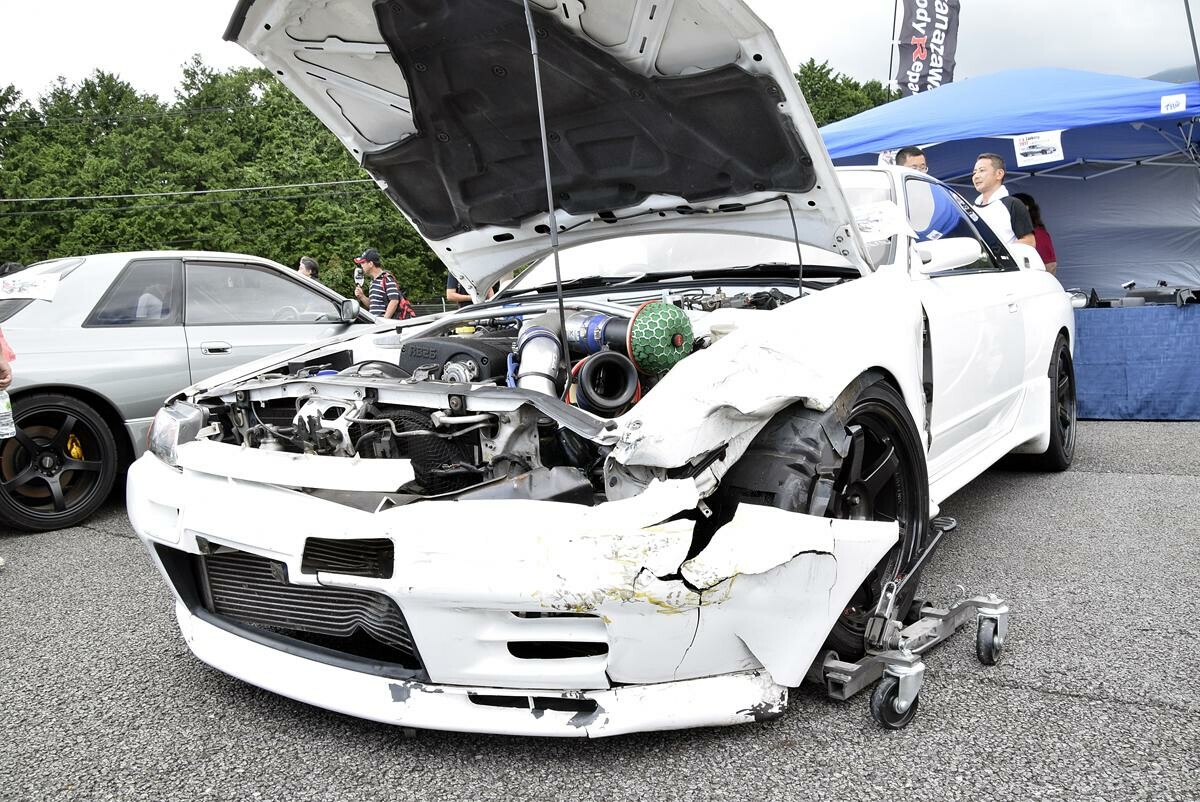 日産GT-Rのイベントにボコボコの事故車2台が展示された理由とは？