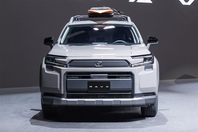 トヨタの新技術「アリーン」がよくわからない！「RAV4」はなぜ注目され、背景にある“本気のスマホ化”とはなんなのか？