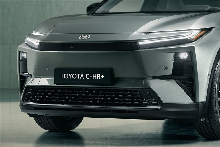 【揺れ動くEV】電動化の本気度に疑問符？ PHEVの航続距離を“あえて抑える”トヨタとヒョンデの真意とは