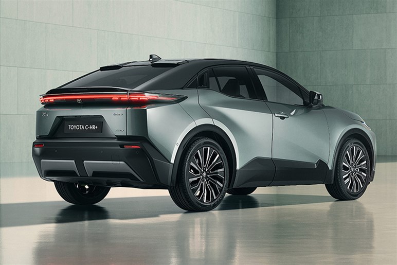 【揺れ動くEV】電動化の本気度に疑問符？ PHEVの航続距離を“あえて抑える”トヨタとヒョンデの真意とは