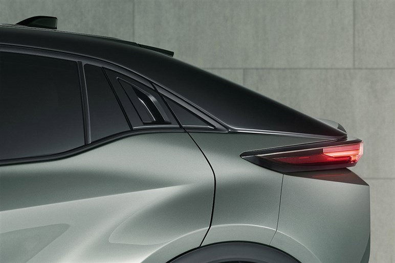 【揺れ動くEV】電動化の本気度に疑問符？ PHEVの航続距離を“あえて抑える”トヨタとヒョンデの真意とは