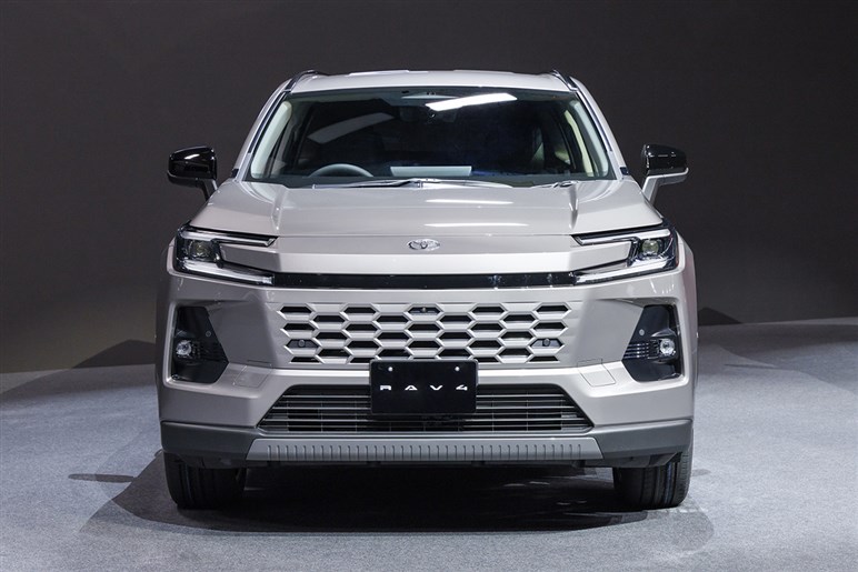 トヨタの新技術「アリーン」がよくわからない！「RAV4」はなぜ注目され、背景にある“本気のスマホ化”とはなんなのか？