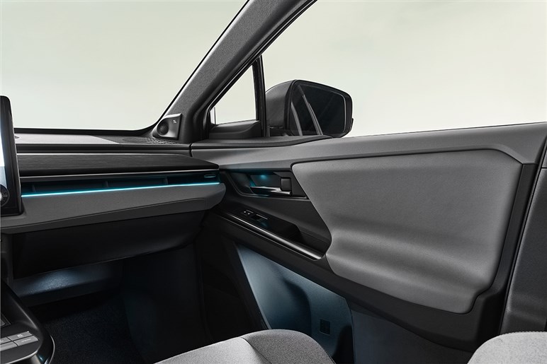【揺れ動くEV】電動化の本気度に疑問符？ PHEVの航続距離を“あえて抑える”トヨタとヒョンデの真意とは
