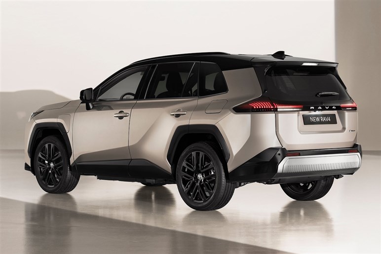 【揺れ動くEV】電動化の本気度に疑問符？ PHEVの航続距離を“あえて抑える”トヨタとヒョンデの真意とは