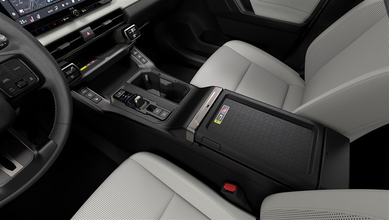 トヨタの新技術「アリーン」がよくわからない！「RAV4」はなぜ注目され、背景にある“本気のスマホ化”とはなんなのか？