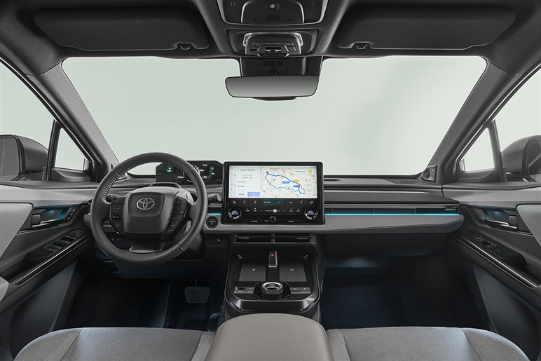 【揺れ動くEV】電動化の本気度に疑問符？ PHEVの航続距離を“あえて抑える”トヨタとヒョンデの真意とは