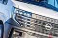 【ドイツ】日産「新“巨大”商用バン」がスゴイ！ 最大級のカクカクボディ＆迫力顔の「4トン級マシン」！ ホイールベースは4215mm！ 価格は約760万円の「インタースターe」とは