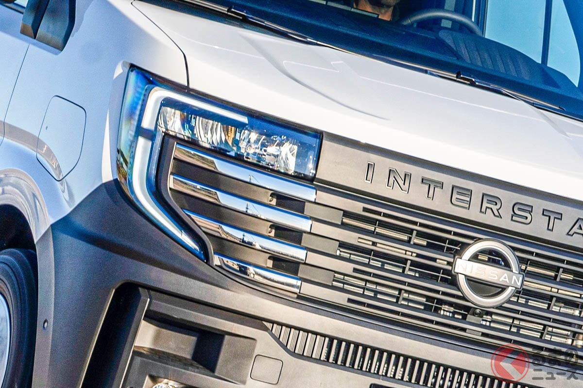 【ドイツ】日産「新“巨大”商用バン」がスゴイ！ 最大級のカクカクボディ＆迫力顔の「4トン級マシン」！ ホイールベースは4215mm！ 価格は約760万円の「インタースターe」とは