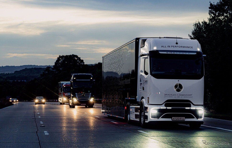 F1史上初、メルセデスAMGペトロナスが電動トラックのみでF1マシン輸送…673kmを単一充電で走破