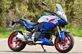 ベツモノ!?　シリーズ初のモデルチェンジに驚き　BMW Motorradのクロスオーバーモデル「F 900 XR」とは