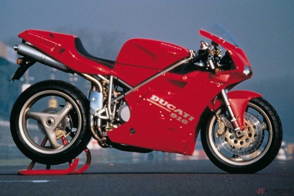 知ってた？　センターアップにミッドシップ、バイクのマフラーの位置にもトレンドがある!?
