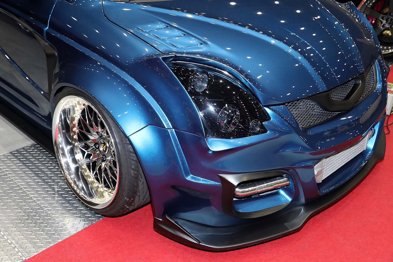 スズキ「スイフトスポーツ」でドレスアップ沼に！ サーキット