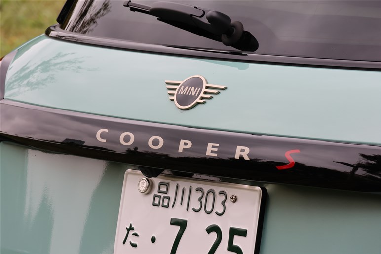 【外車初心者は要チェック】車線変更時にワイパー動かしてない？　同じ右ハンドルでも「輸入車のここが違う」まとめ