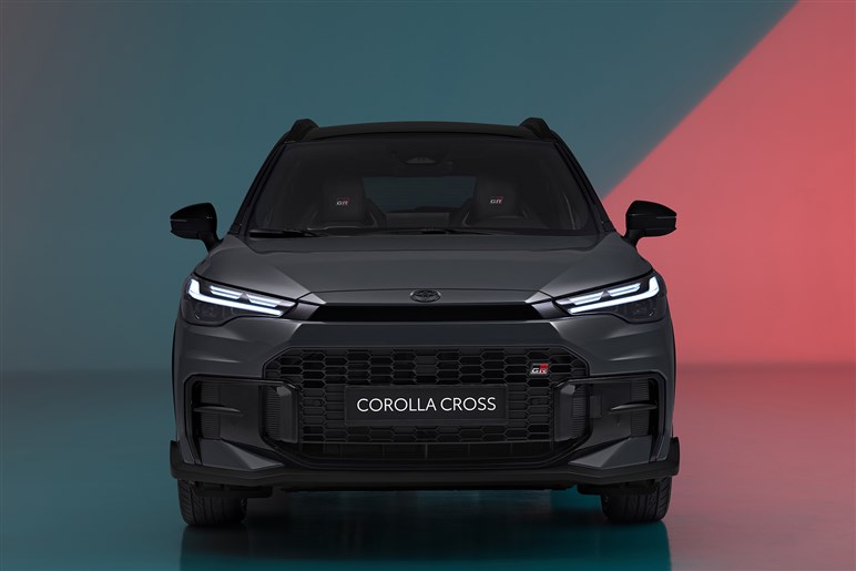 新しい「カローラクロス」が先行発表。欧州と北米モデルの違いや、「GRスポーツ」の日本導入はどうなる？