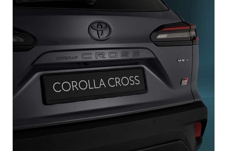 新しい「カローラクロス」が先行発表。欧州と北米モデルの違いや、「GRスポーツ」の日本導入はどうなる？