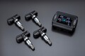 タイヤ管理の新常識「TPMS」とは？ 車内にいながらタイヤ空気圧を常時チェックできる「タイヤ空気圧警報システム」はこれからの必需品です