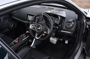 アルピーヌ　「物理ボタン」重視のインテリア、新型A110に採用へ　操作感を優先