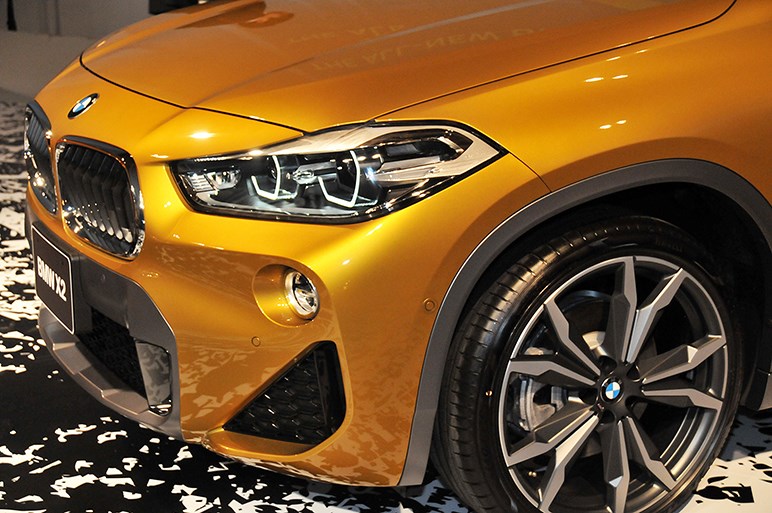新型コンパクトSUV、BMW X2を日本発売。エンジンは2機種で436万円から