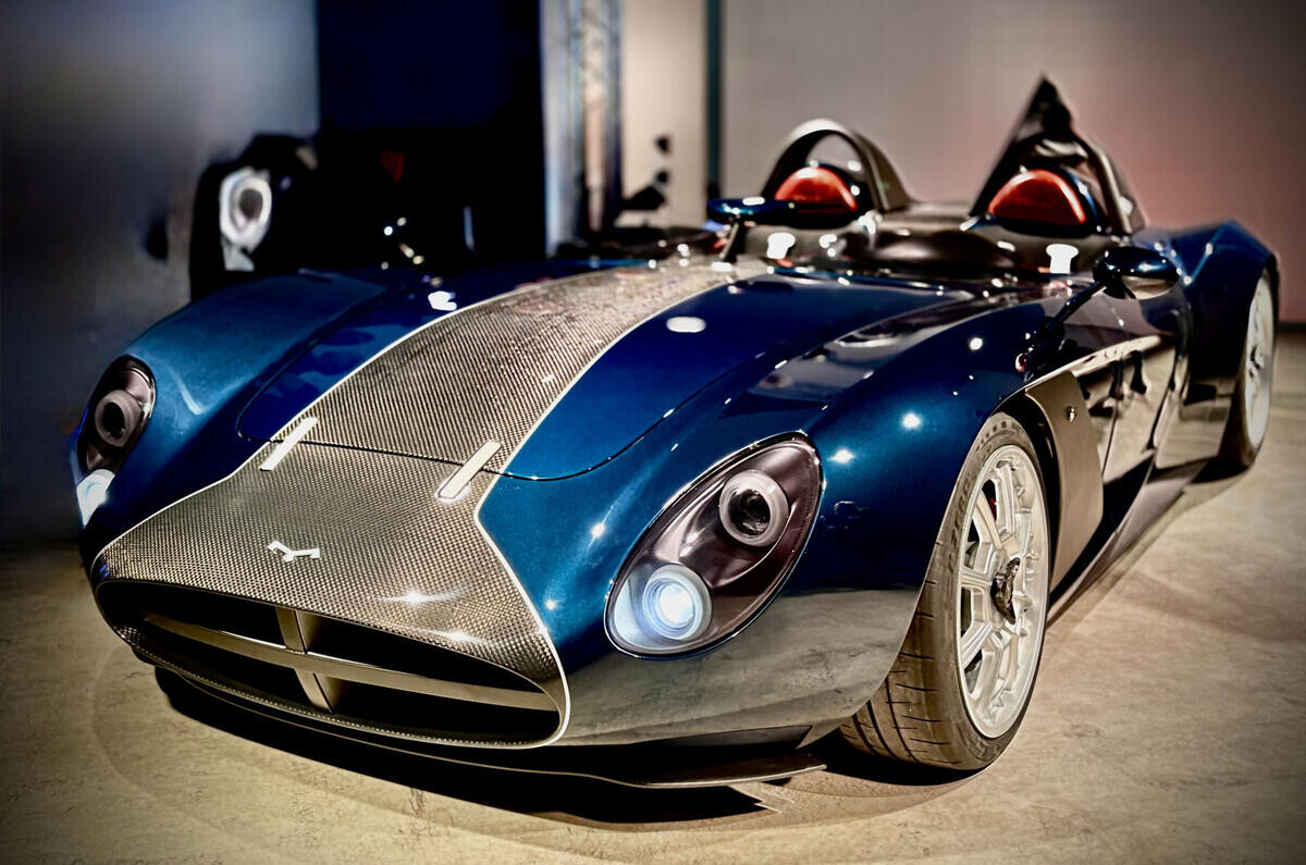 【1960年代に捧げるオマージュ】イタリアAM社『リナ』公開　5.0L V8をマニュアルで操る