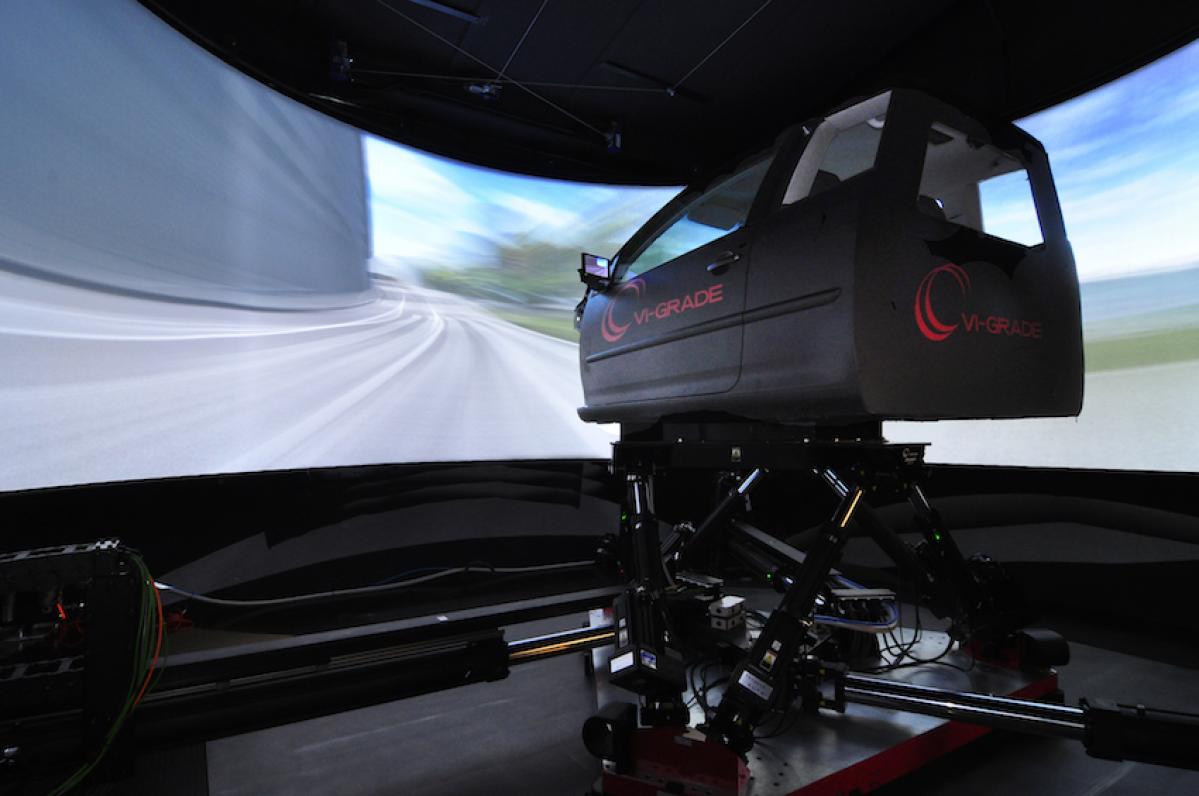 メルセデスamgが開発に使うドライビング シュミレーターは日本製 Vi Gradeと鷺宮製作所のdim250 Motorfan 自動車 情報サイト 新車 中古車 Carview