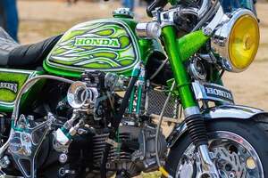 バイクで“ローライダー”を再現!? 見た目だけではない!! 速さも追求したホンダ「モンキーカスタム」に注目