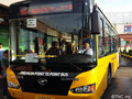 フィリピン・マニラで人気の心地よく居眠りできるプレミアムな通勤バス