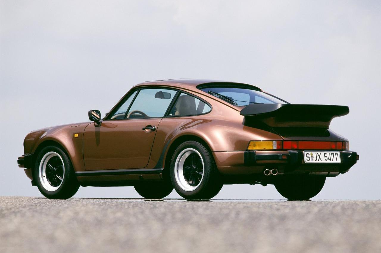 真夏のスーパーカー特集05 ポルシェ930ターボはgtカーにしてスーパーカーキラー Webモーターマガジン 自動車情報サイト 新車 中古車 Carview
