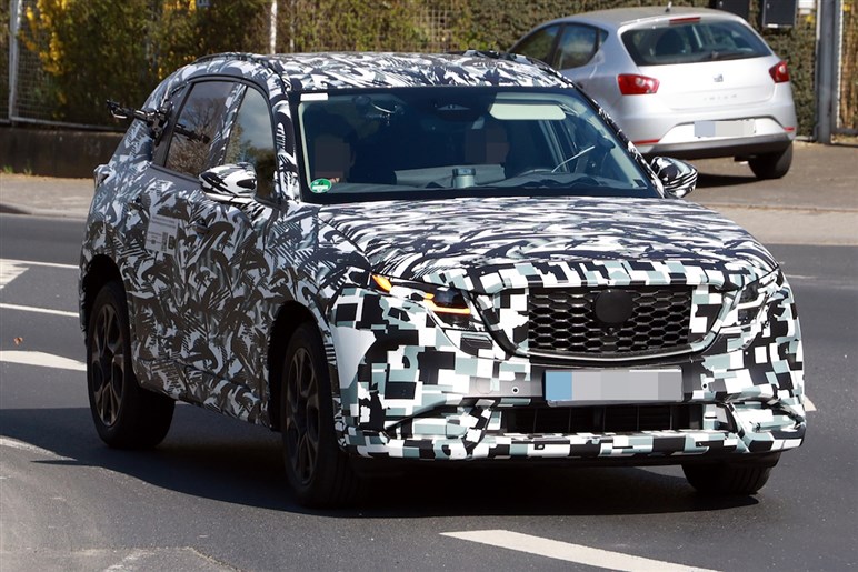 新型CX-5のプロトタイプを捕捉！ 発表直前に姿を現す。中身も超進化、7月10日に全貌公開へ