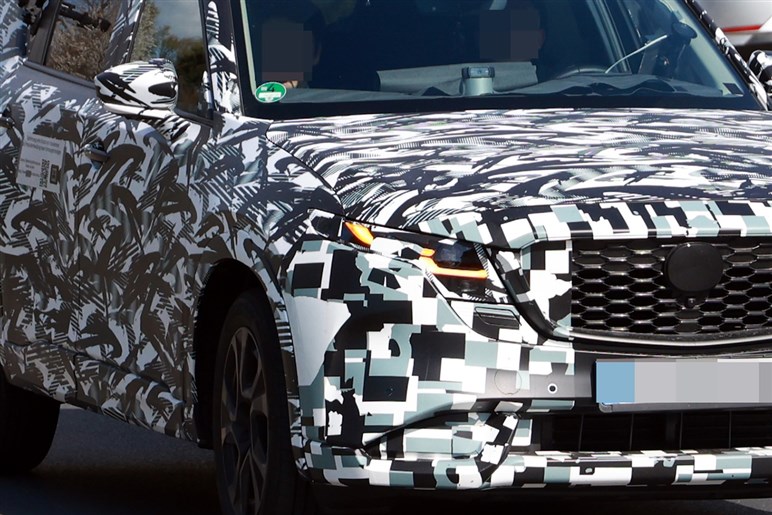 新型CX-5のプロトタイプを捕捉！ 発表直前に姿を現す。中身も超進化、7月10日に全貌公開へ