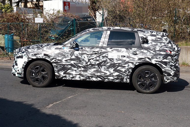 新型CX-5のプロトタイプを捕捉！ 発表直前に姿を現す。中身も超進化、7月10日に全貌公開へ
