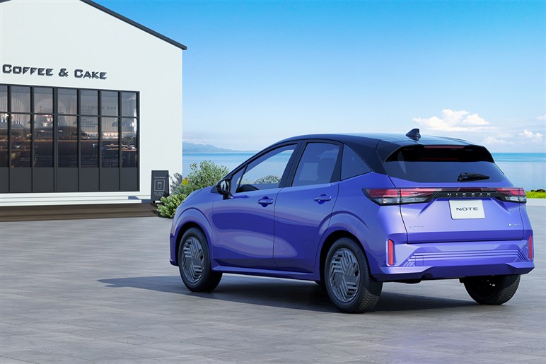 【実際どうなの？】日産「ノート」購入者の本音。「e-POWER」の走りが高評価…でも内装の質感やオプション価格に不満の声も