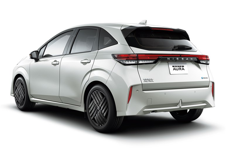 【実際どうなの？】日産「ノート」購入者の本音。「e-POWER」の走りが高評価…でも内装の質感やオプション価格に不満の声も
