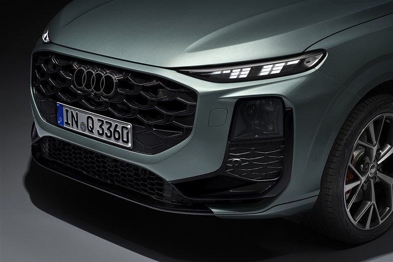 アウディが第3世代の新型「Q3」を発表。マトリクスLEDヘッドライトや車載ソフトウェアを強化…欧州で10月発売へ