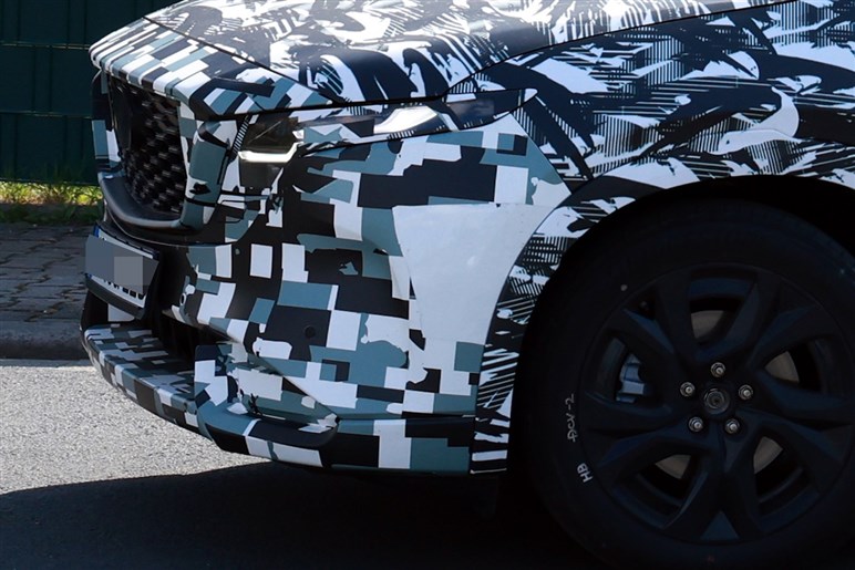 新型CX-5のプロトタイプを捕捉！ 発表直前に姿を現す。中身も超進化、7月10日に全貌公開へ