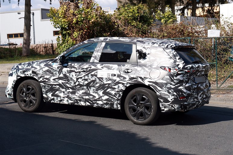 新型CX-5のプロトタイプを捕捉！ 発表直前に姿を現す。中身も超進化、7月10日に全貌公開へ