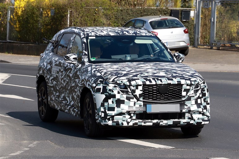 新型CX-5のプロトタイプを捕捉！ 発表直前に姿を現す。中身も超進化、7月10日に全貌公開へ